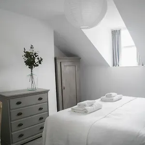 oswald-house-deluxe-3-bedroom-apartment.yorkshirehotels.net/