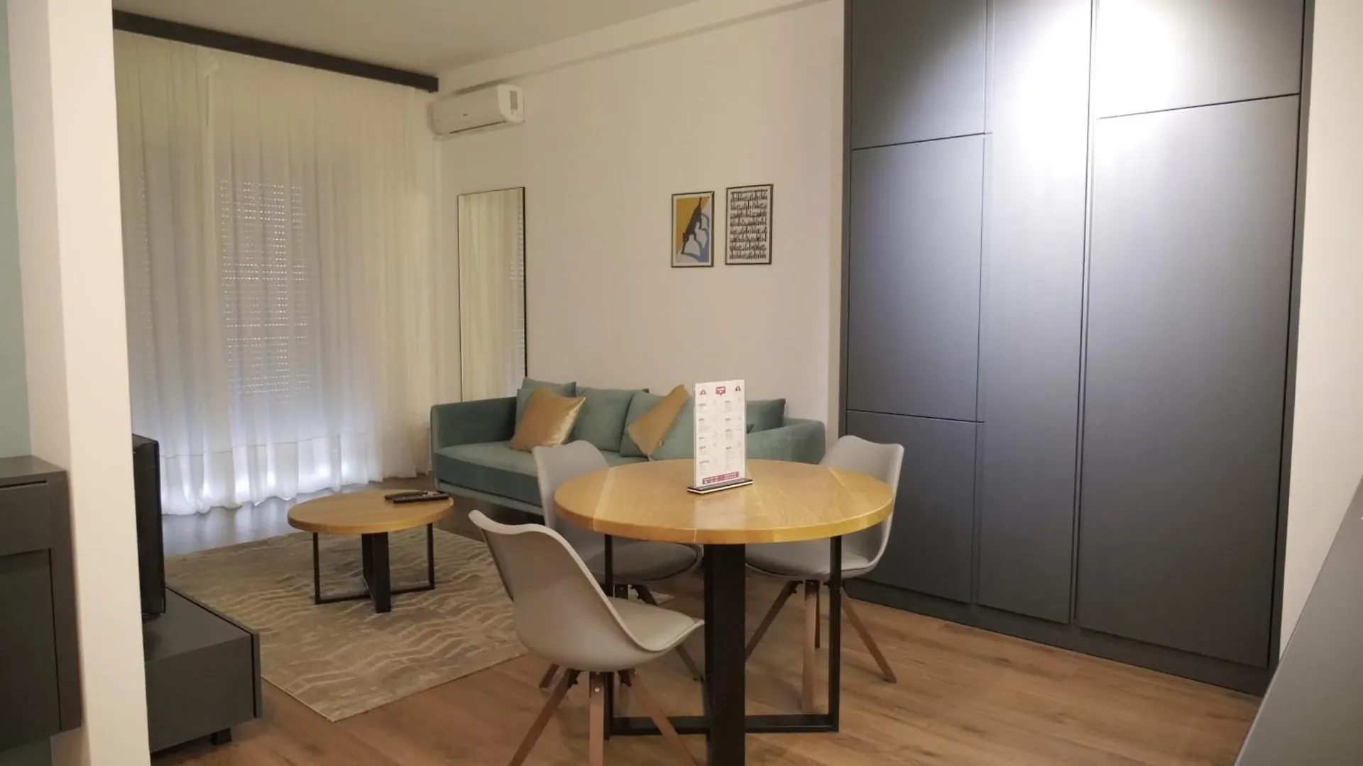 Centaurus Apartments Тирана